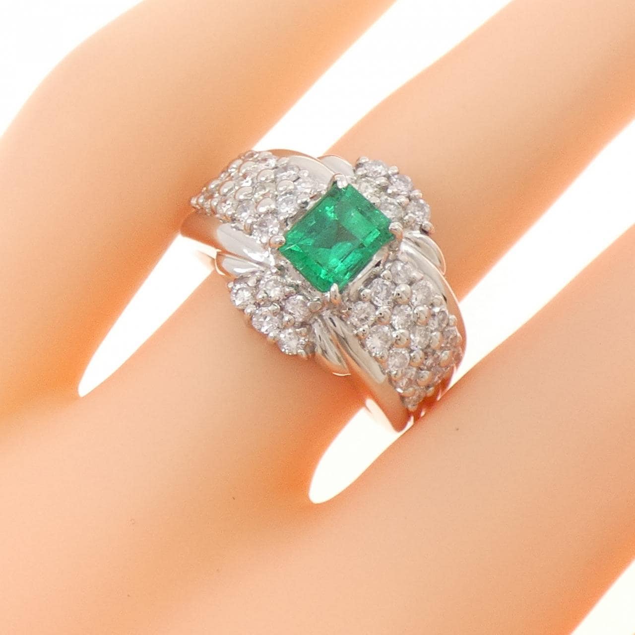 PT900 エメラルド リング 0.85CT