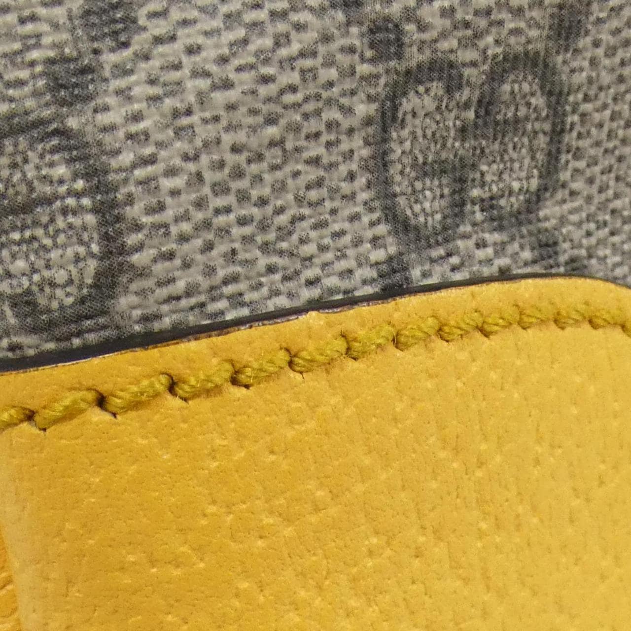 Gucci 473872 K9RKT双肩包