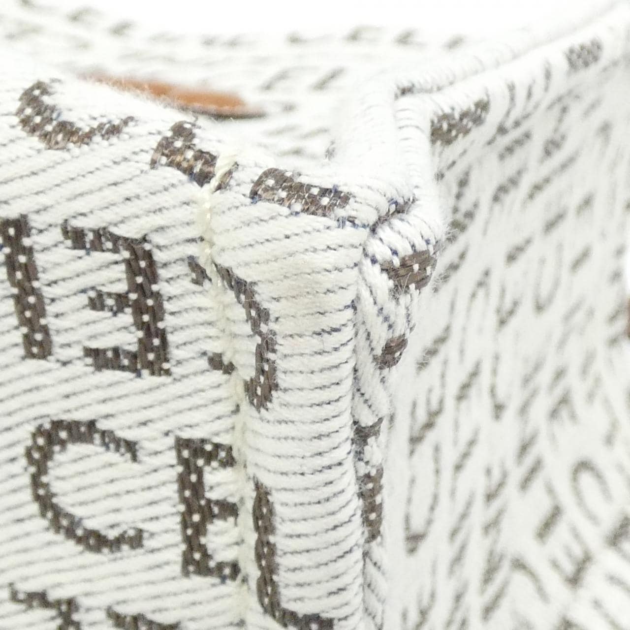 セリーヌ スモール カバ タイス 199162FEF バッグ