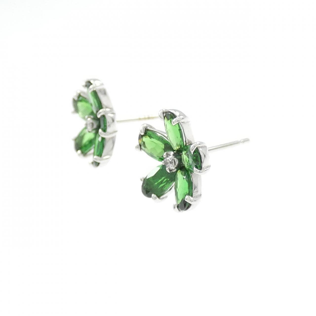 K18WG フラワー グリーンガーネット ピアス 2.00CT