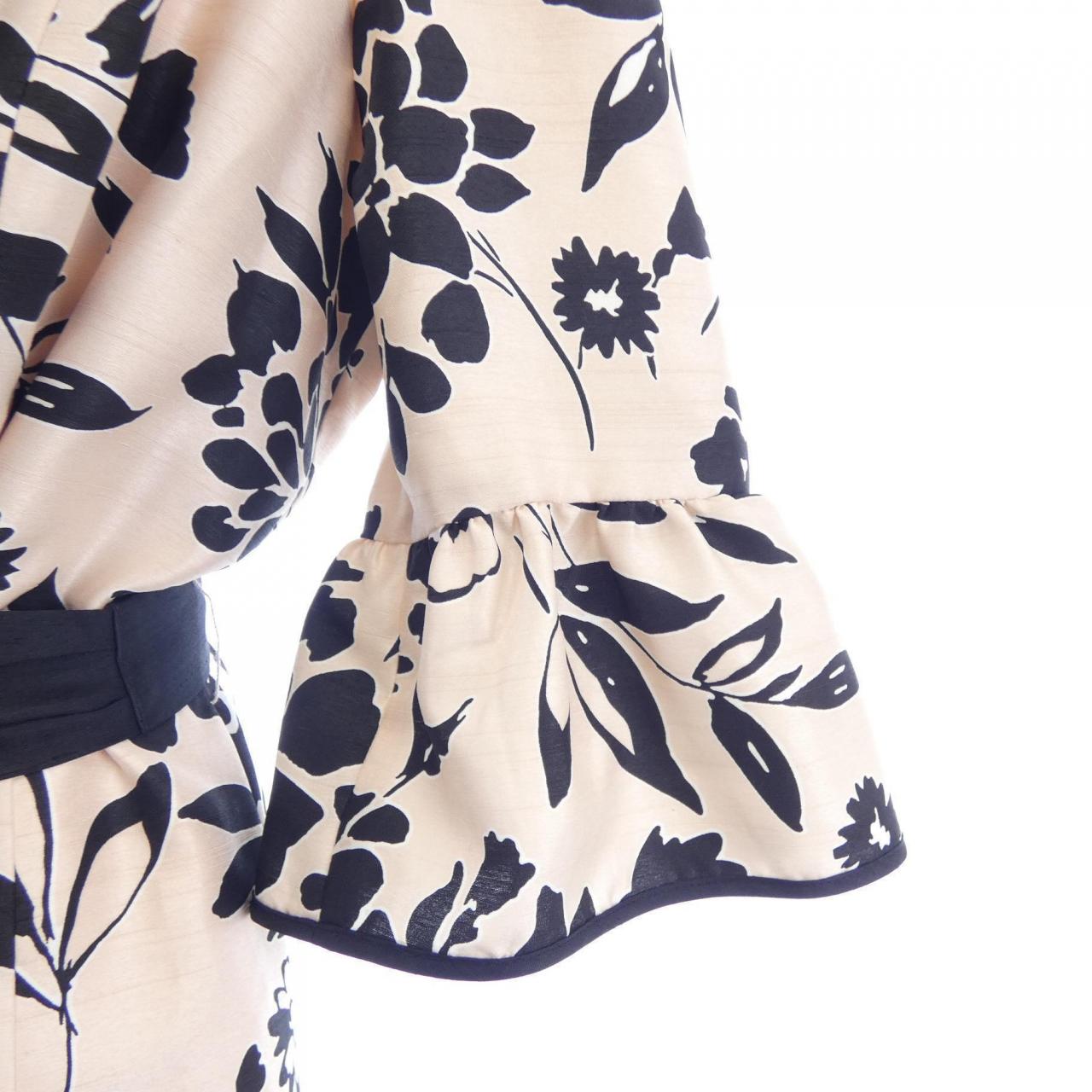TO BE CHIC One Piece