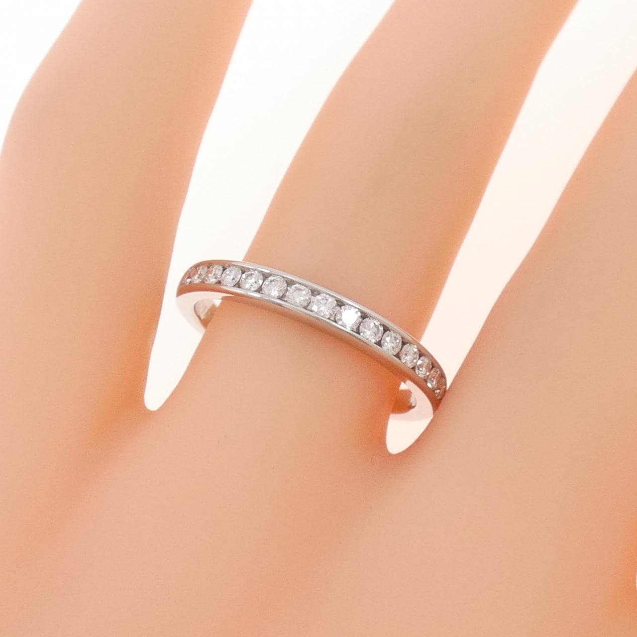 ティファニー ハーフサークル チャネルセッティング リング