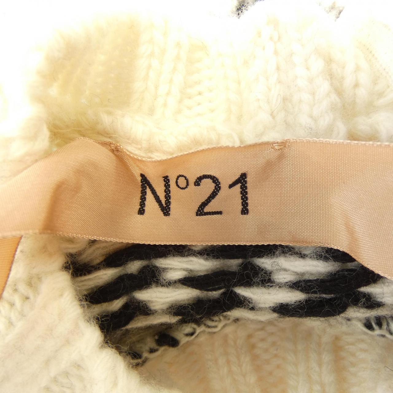 ヌメロヴェントゥーノ N°21 ニット