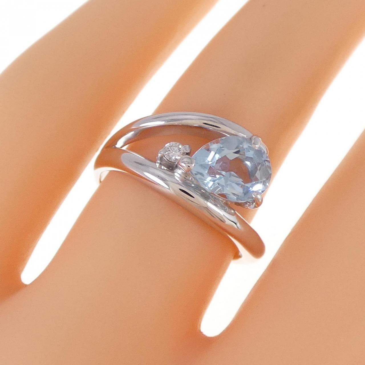 K18WG Aquamarine ring