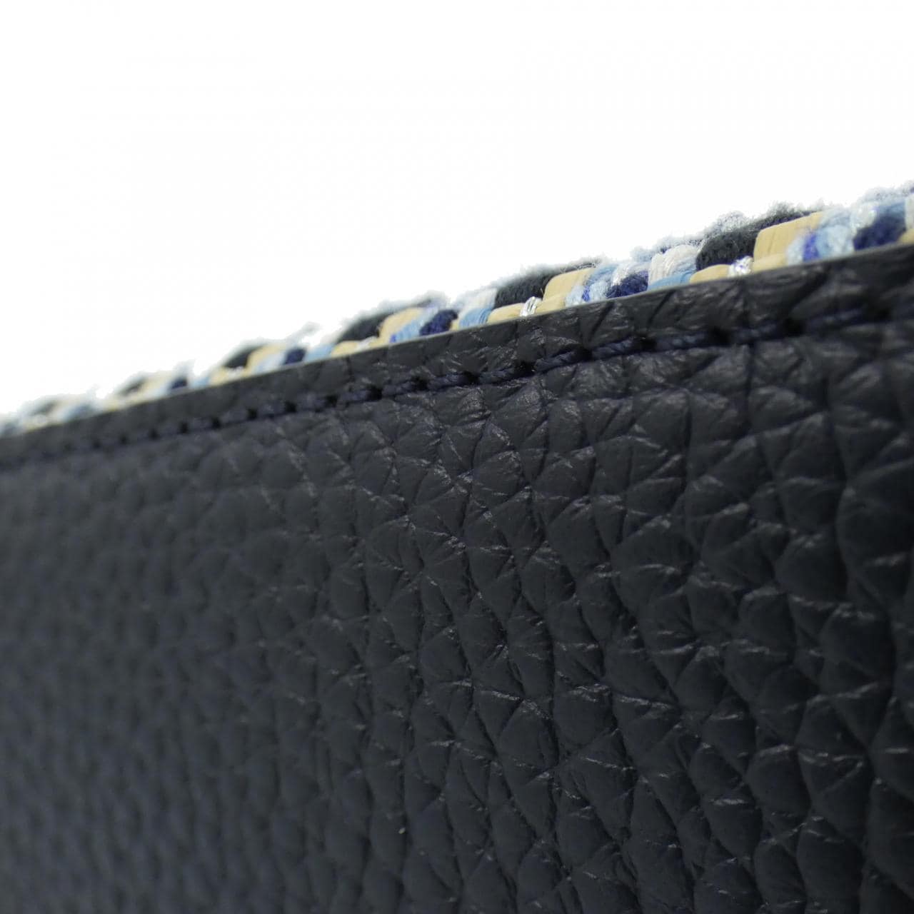 LOUIS VUITTON Capucines MM M22220 Bag