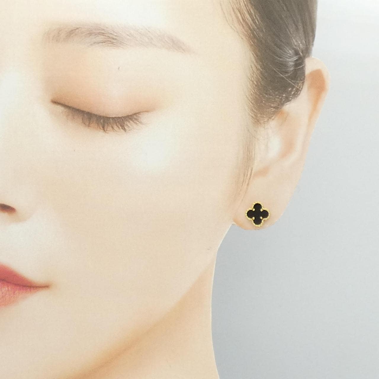 ヴァンクリーフ&アーペル スウィートアルハンブラ ピアス