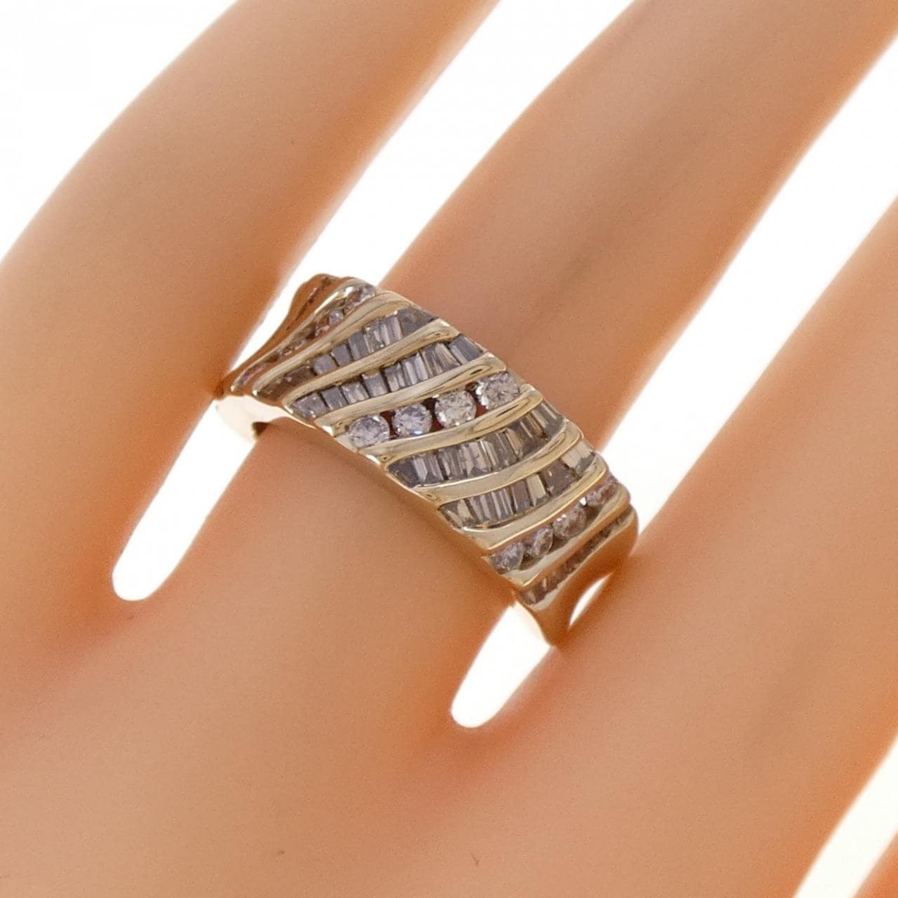 ジーエスティービー ダイヤモンド リング 1.05CT