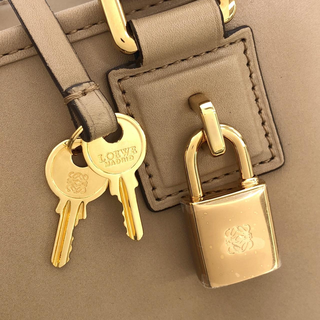 ロエベ アマソナ 352 39 A22 バッグ