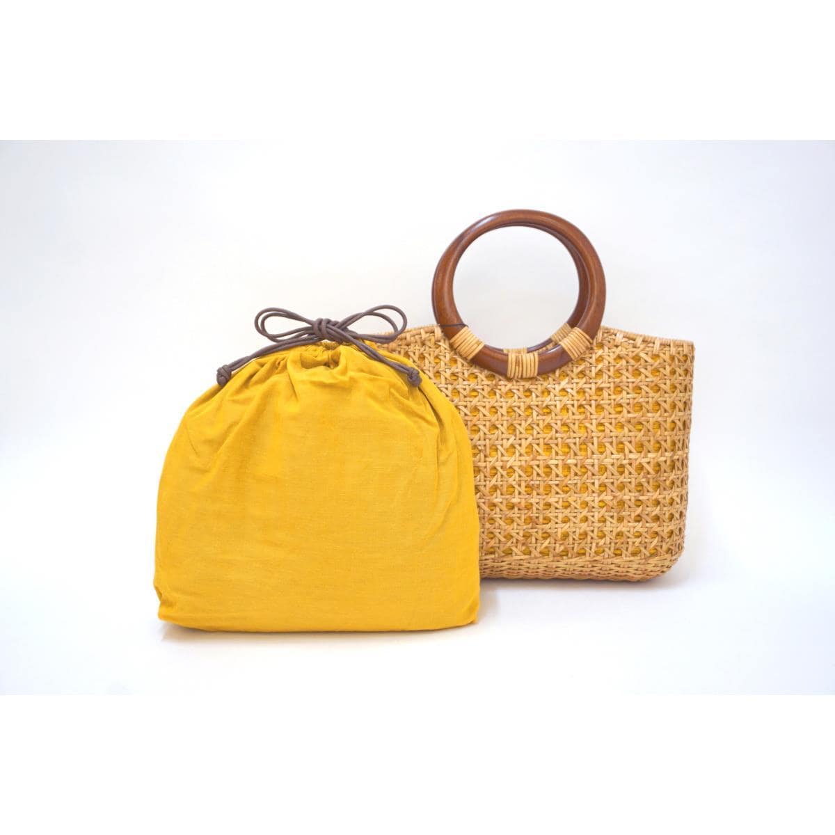 【新品】カゴバッグ　籐　巾着付き