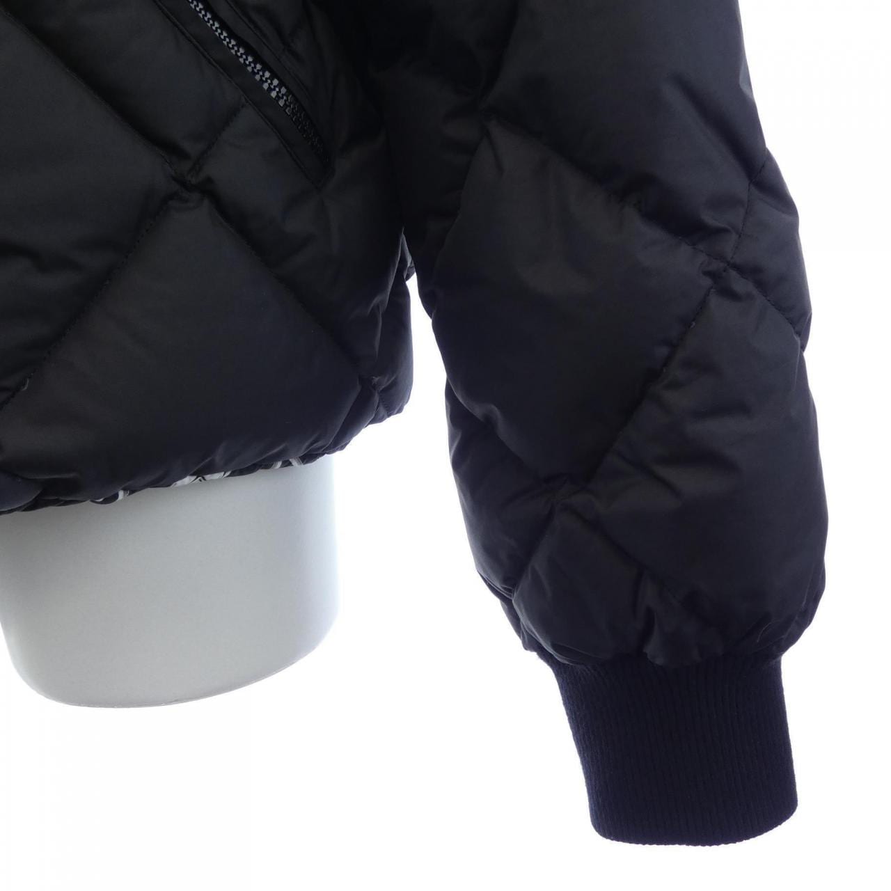 エルメス HERMES LA PROMENADE DU MATIN 2H0159D4 ダウンジャケット