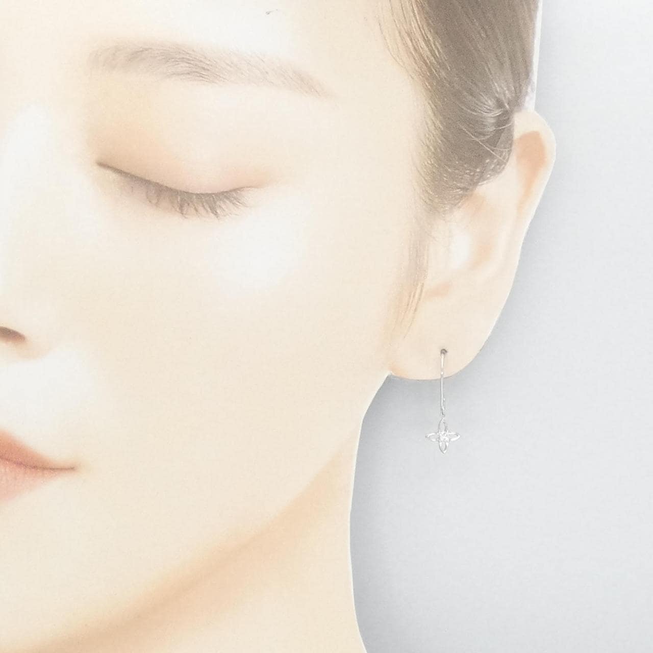 K18WG 花形钻石耳环 0.13CT