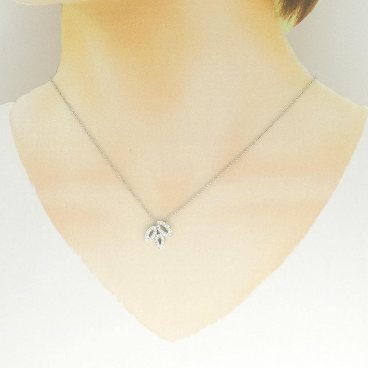 ハリーウィンストン リリークラスター ミニ ネックレス