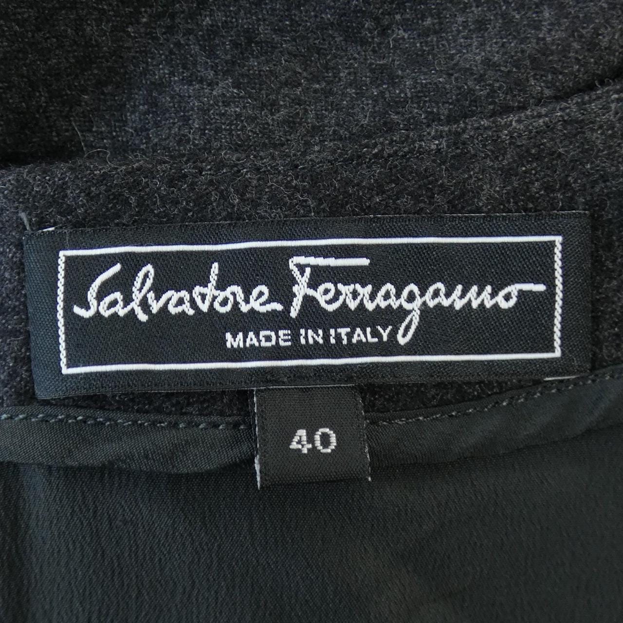 萨尔瓦托雷·菲拉格慕SALVATORE FERRAGAMO萨尔瓦托雷·菲拉格慕 (Salvatore Ferragamo) 一件