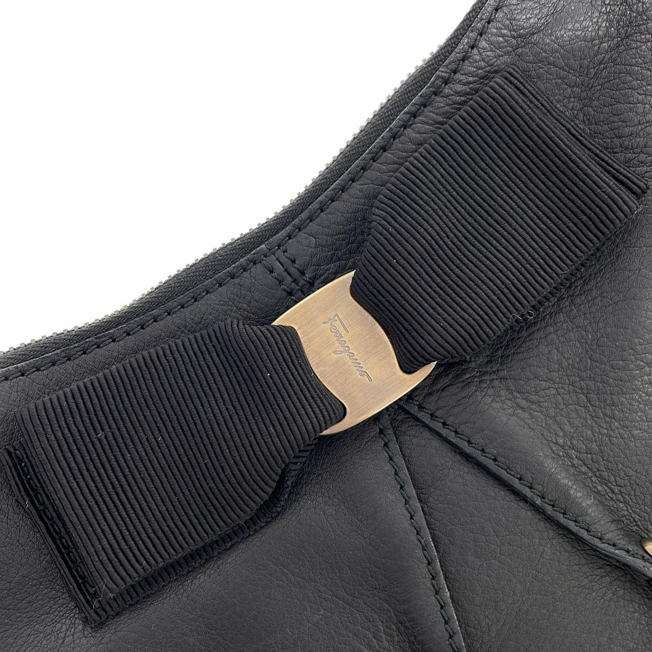 サルヴァトーレフェラガモ 21 B505 ショルダーバッグ