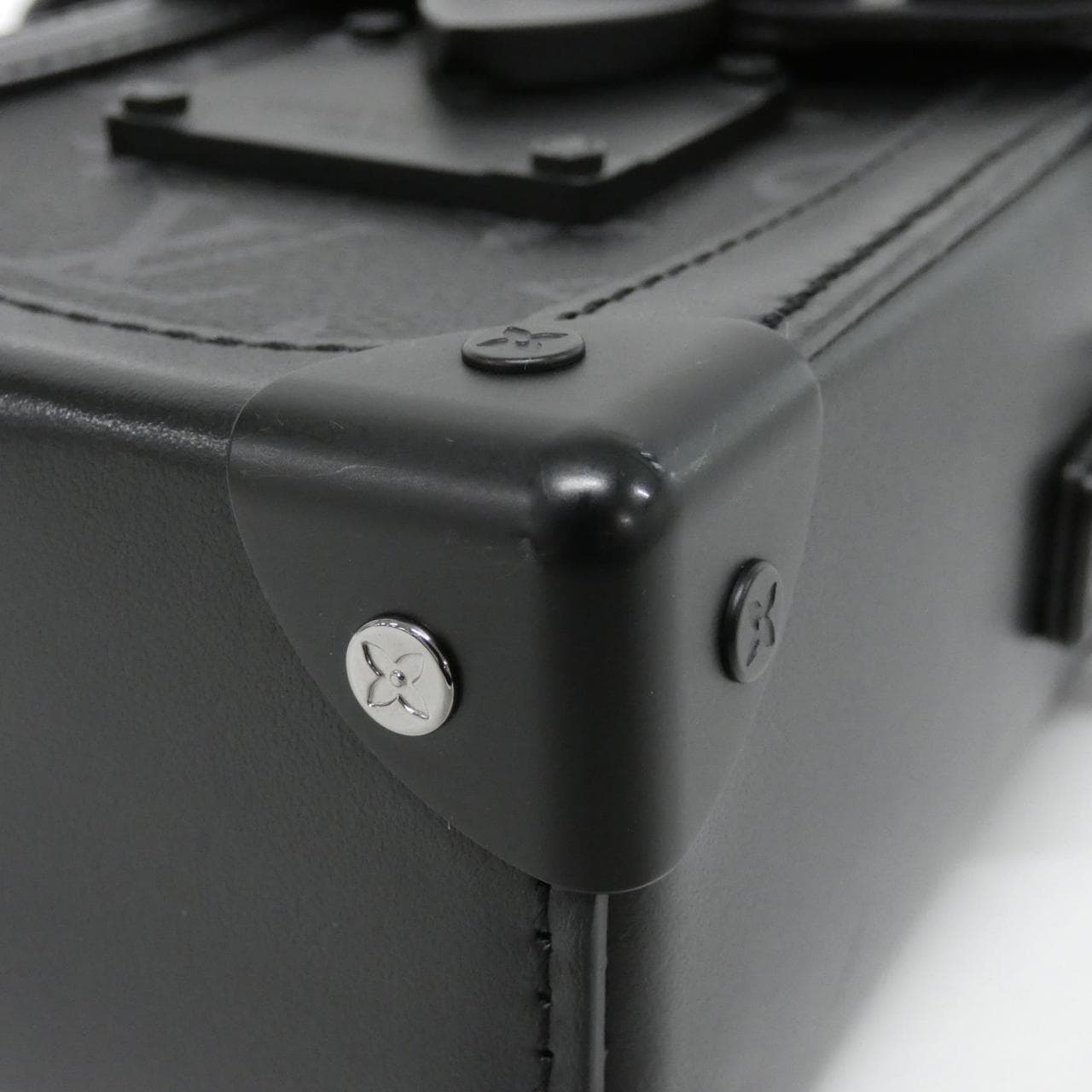 ルイヴィトン モノグラム エクリプス ヴェルティカル トランク ウエアラブル ウォレット M82077 ショルダーバッグ