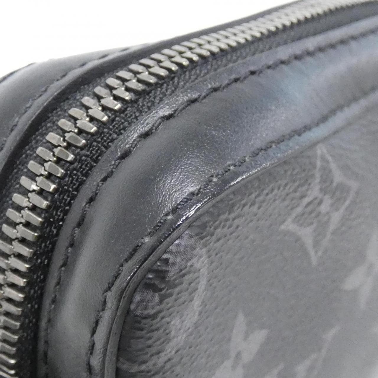 ルイヴィトン モノグラム エクリプス リバース トリオ メッセンジャー M69443 ショルダーバッグ