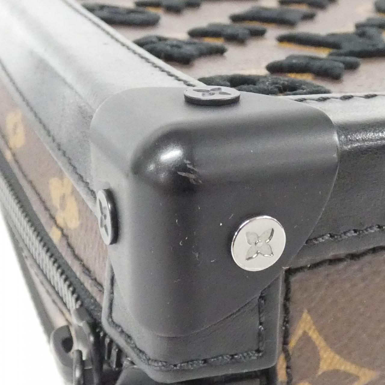 ルイヴィトン モノグラム タフタージュ ヴァーティカル ソフトトランク M45044 ショルダーバッグ