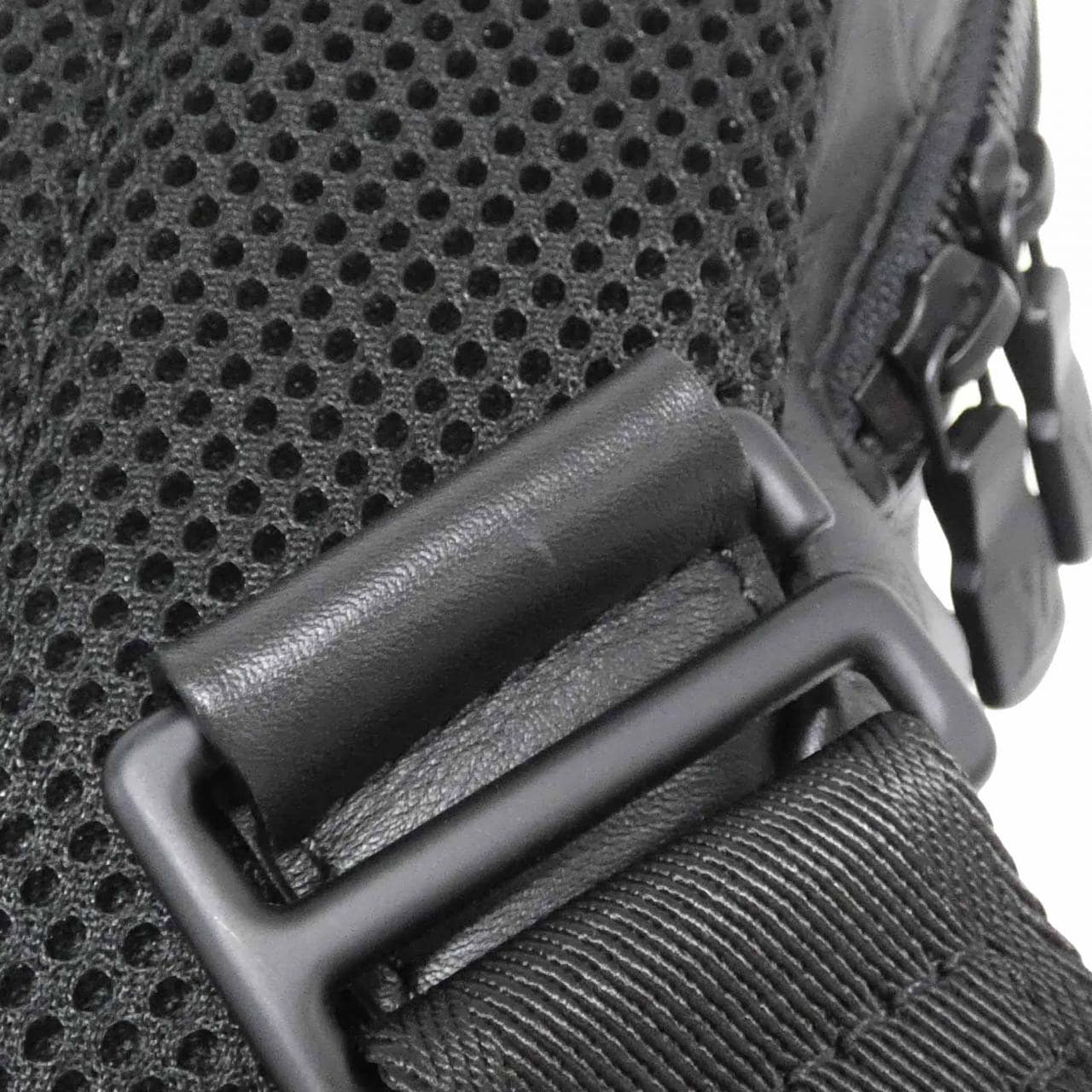 ルイヴィトン モノグラム シャドウ レーサー スリングバッグ M46107 ショルダーバッグ