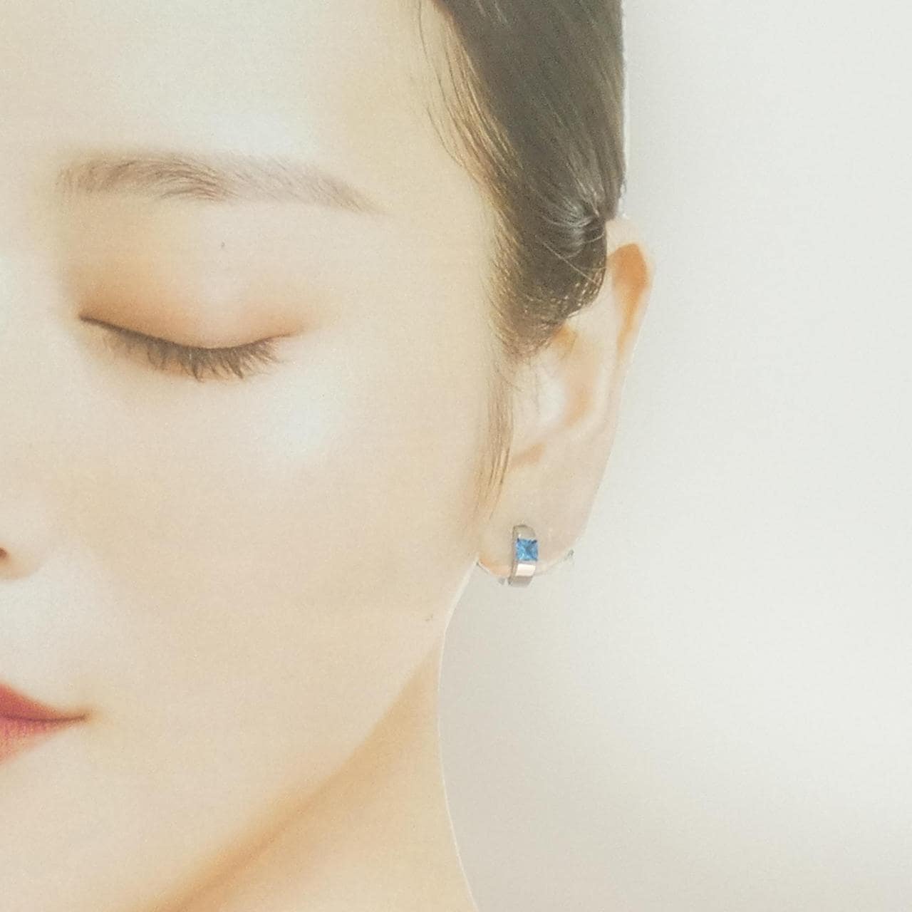 K18WG ブルートパーズ フープ ピアス