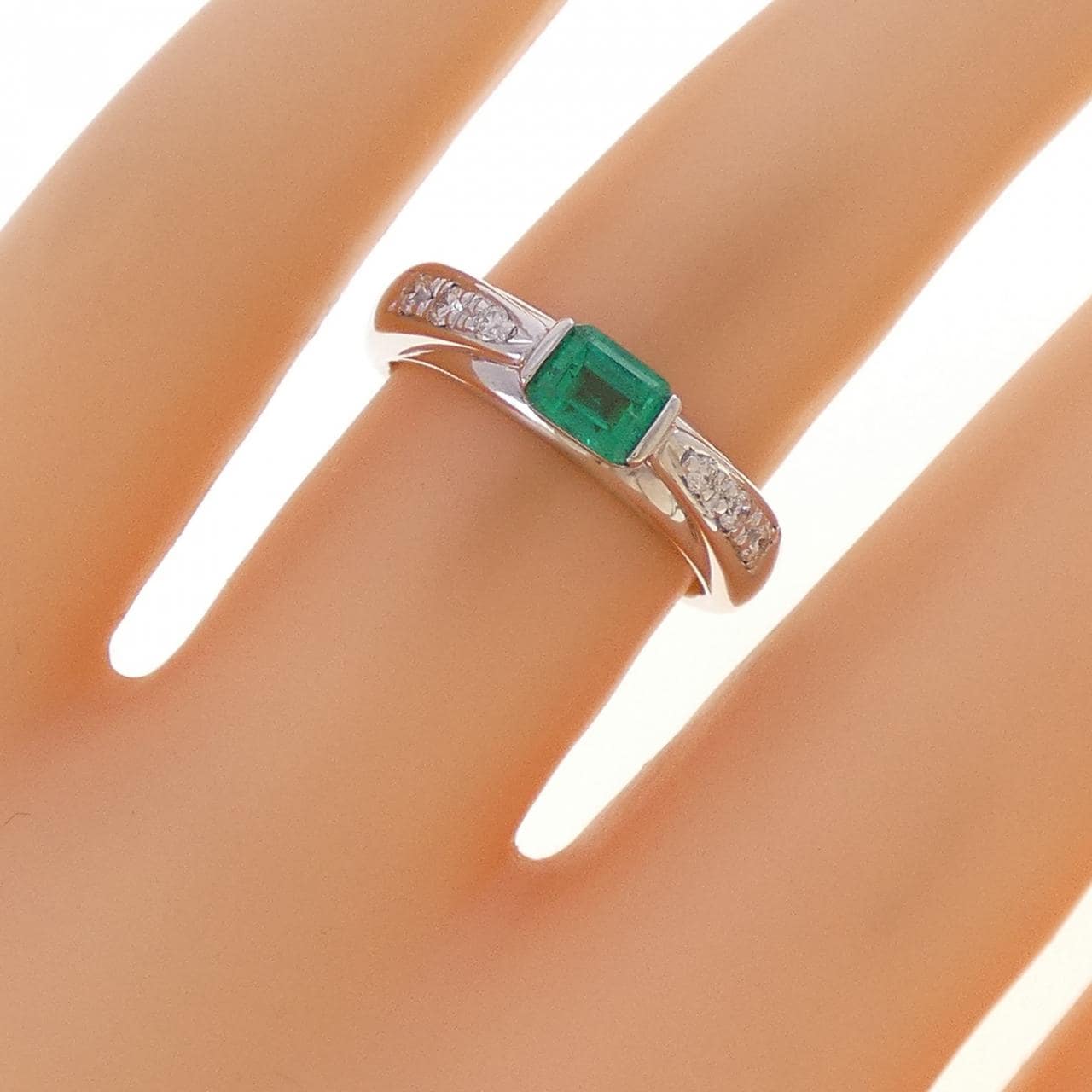 PT900 エメラルド リング 0.40CT