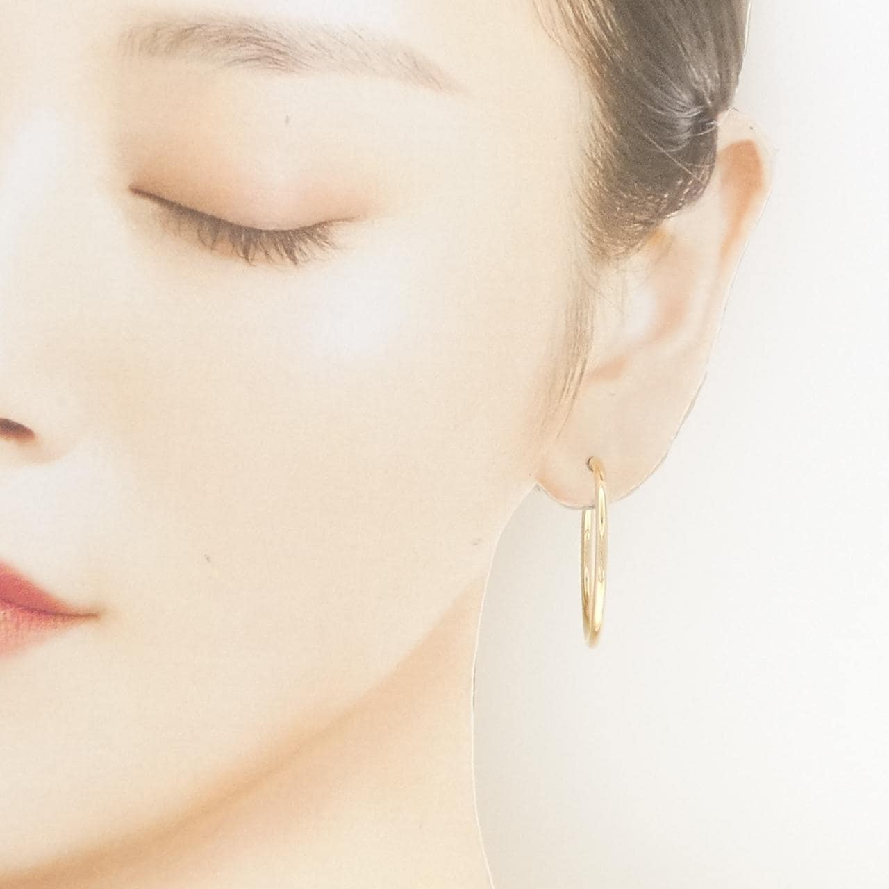 ティファニー ラウンドフープ ミディアム ピアス