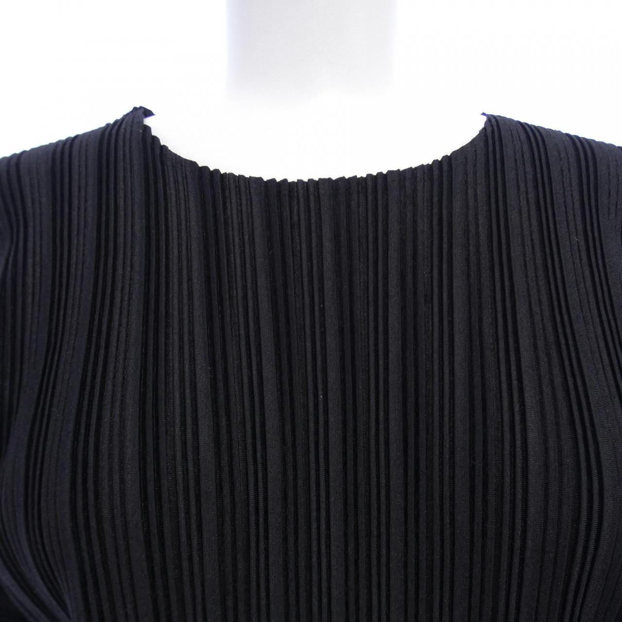 百褶PLEATS PLEASE上衣