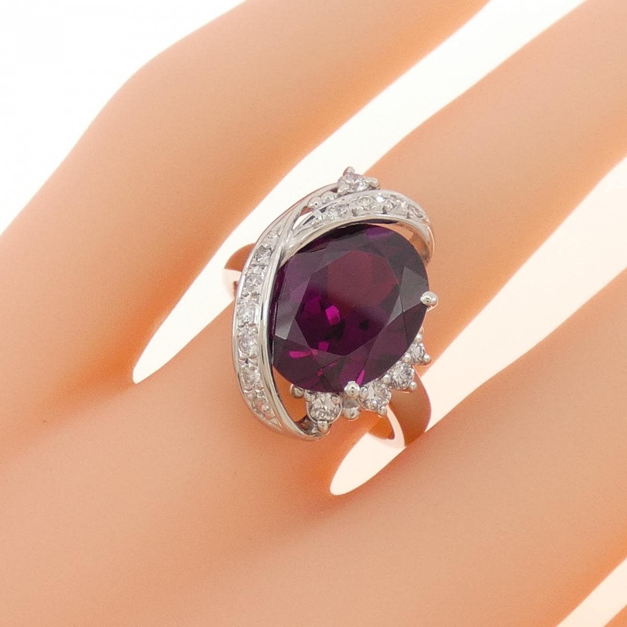 PT900 Garnet Ring 5.79CT