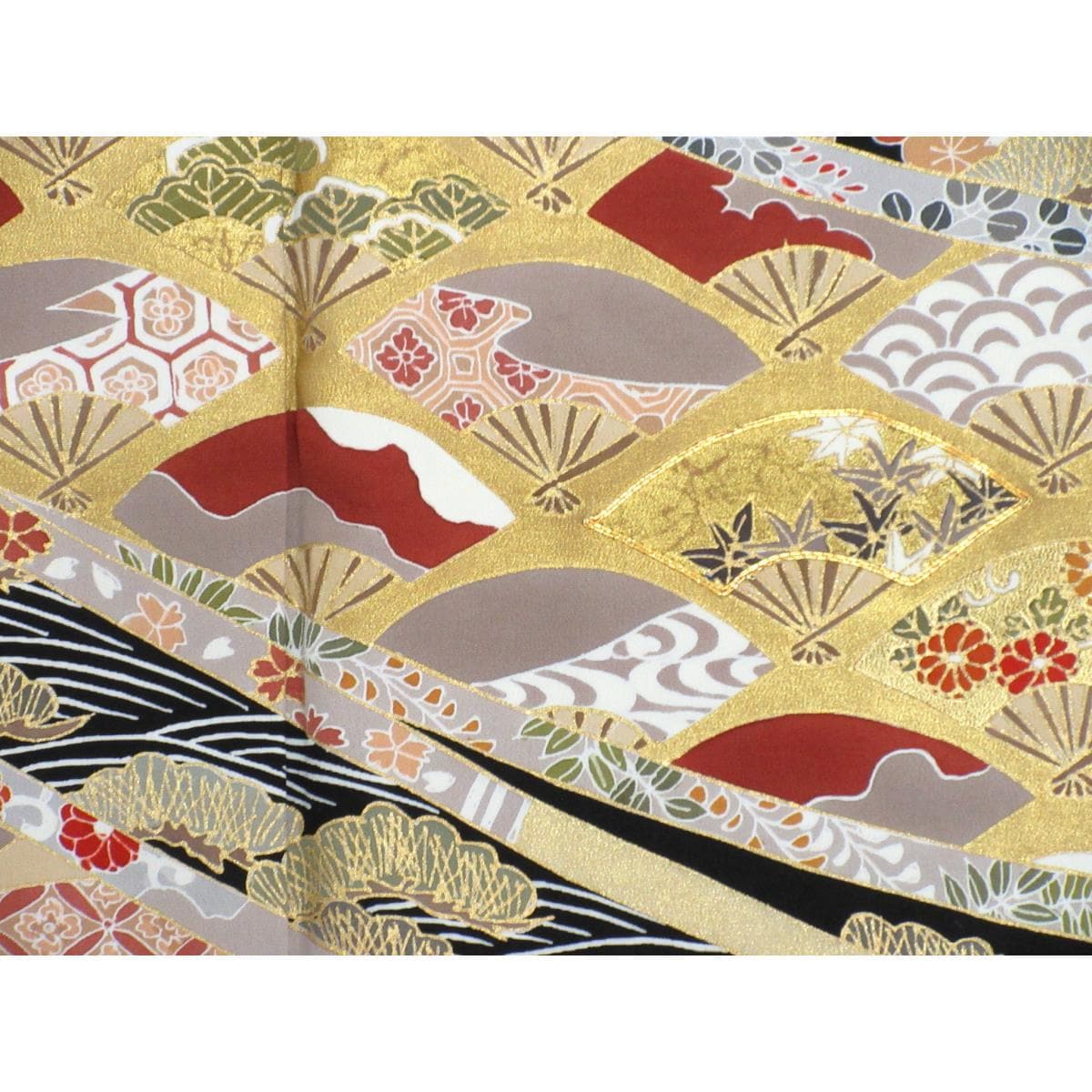 Tomesode (Japanese traditional kimono) with gold leaf finish, circle with wisteria, width L