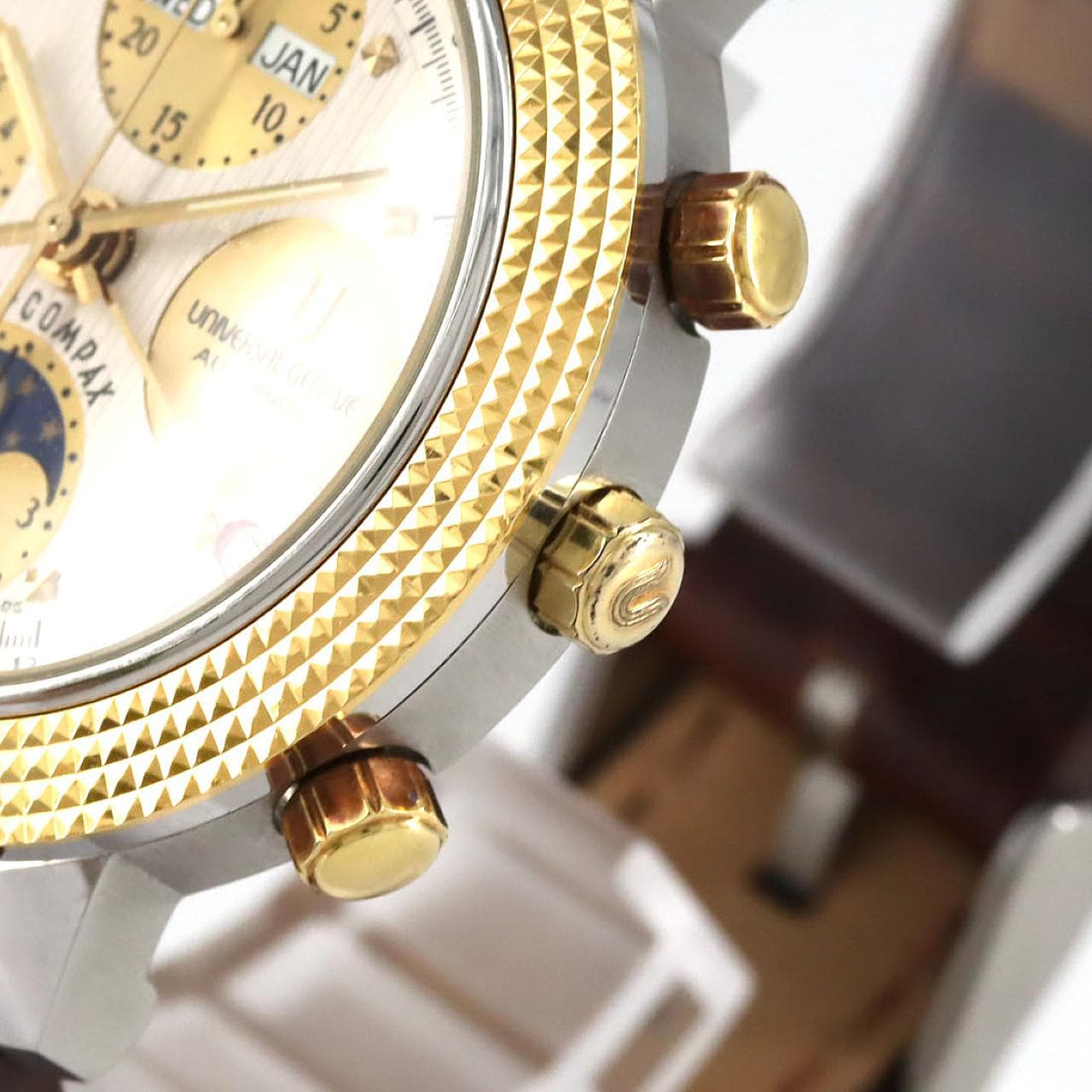 【ノーメンテナンス特価】ユニバーサル･ジュネーブ トリコンパックスクロノグラフ YGコンビ 699.104 SSxYG 自動巻