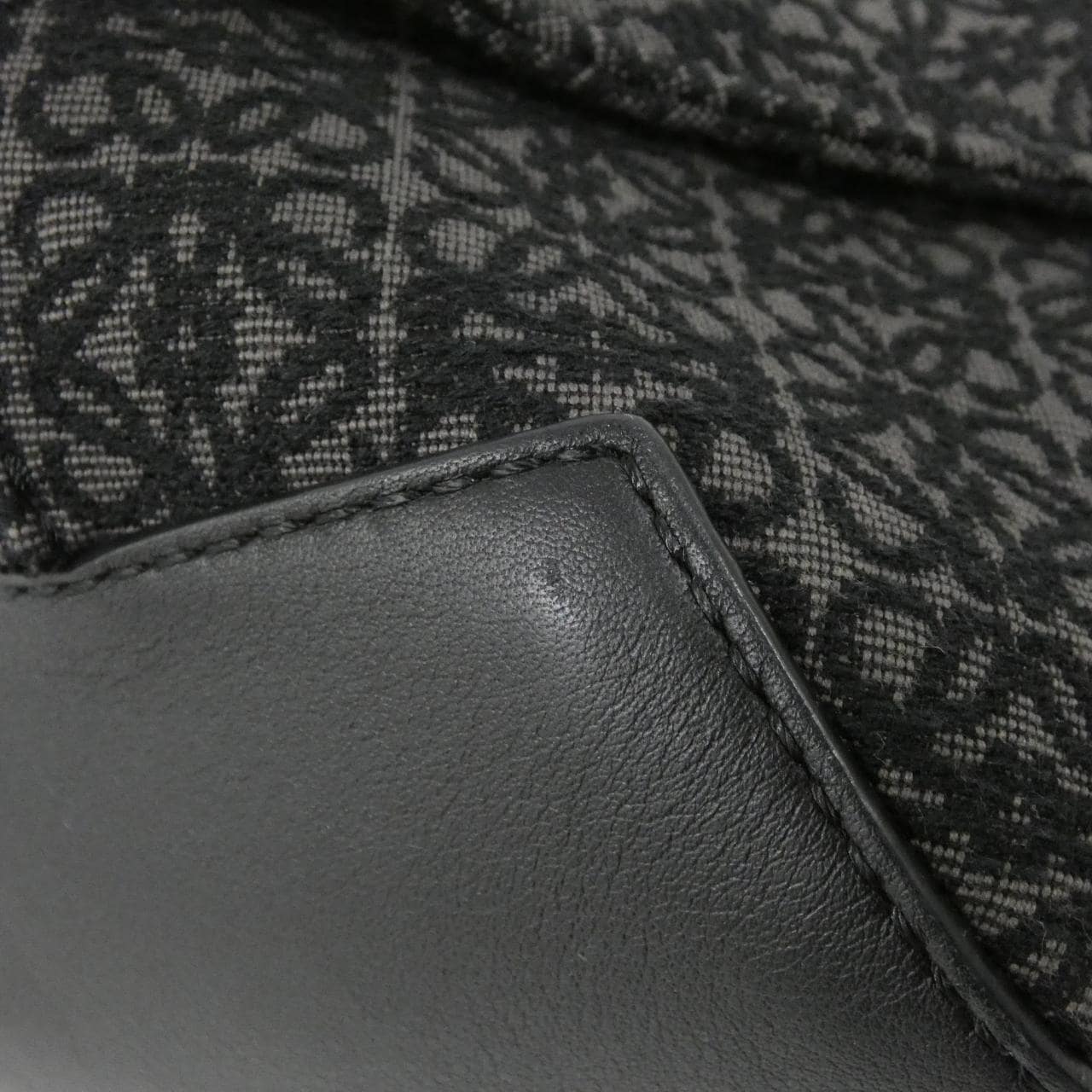 ロエベ アントン スリング B511A09X09 ショルダーバッグ