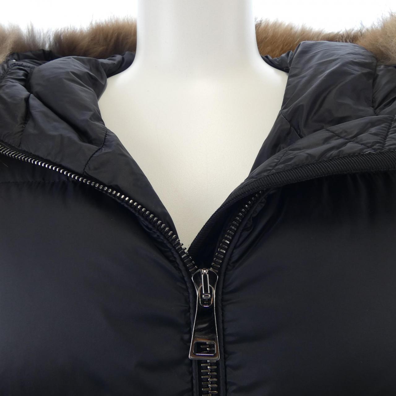 モンクレール MONCLER ダウンジャケット