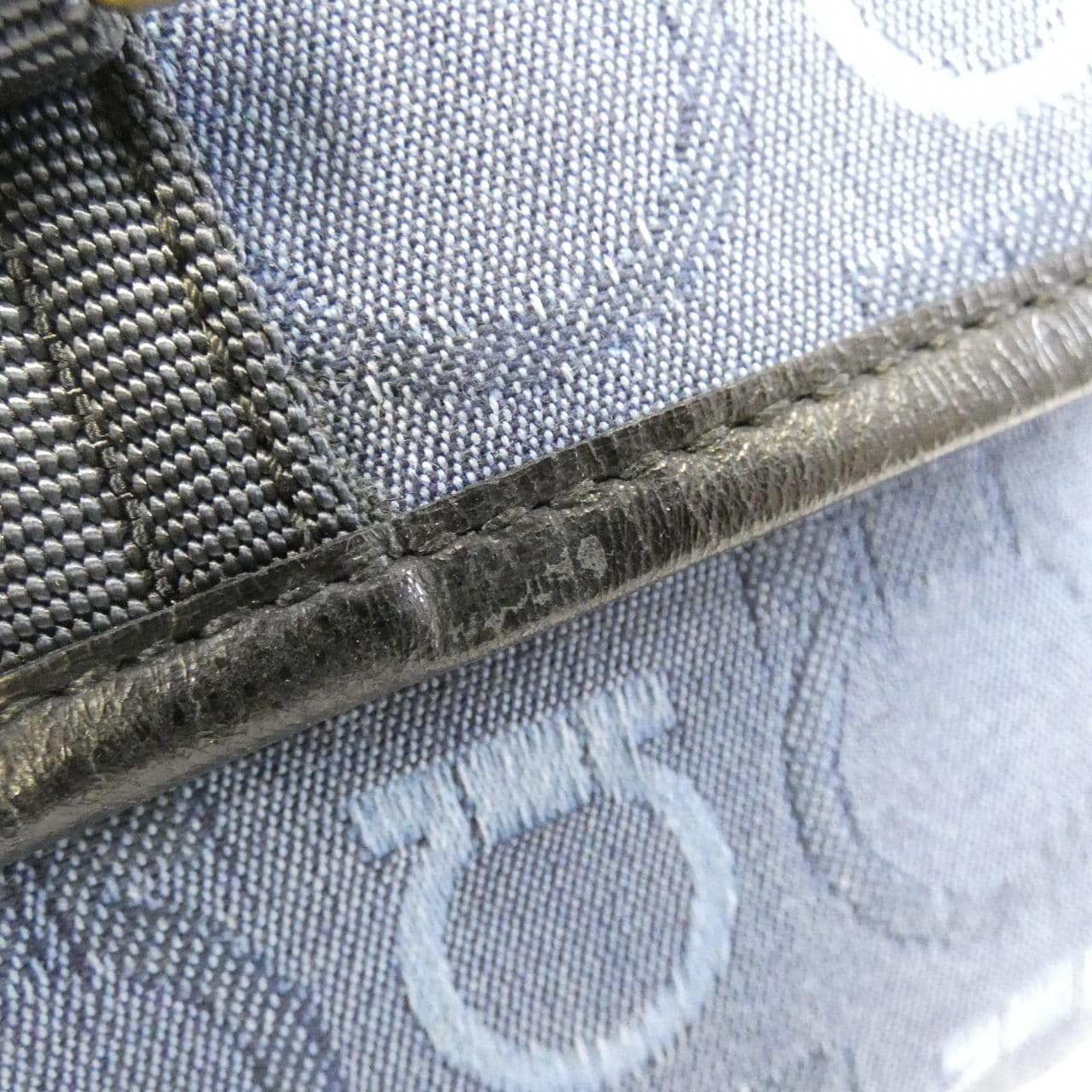 サルヴァトーレフェラガモ 21 5900 ショルダーバッグ