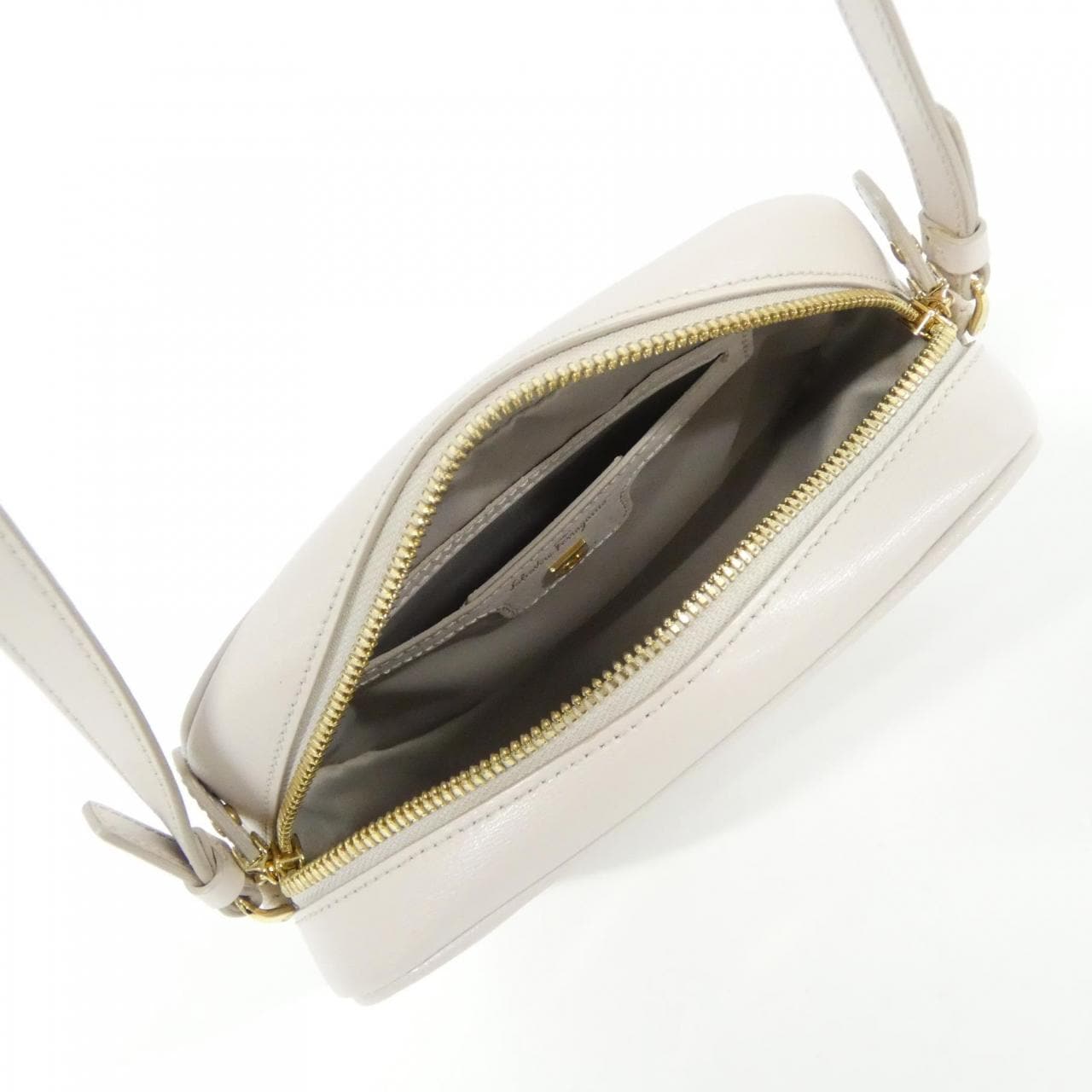 サルヴァトーレフェラガモ CITY 21 H006 ショルダーバッグ