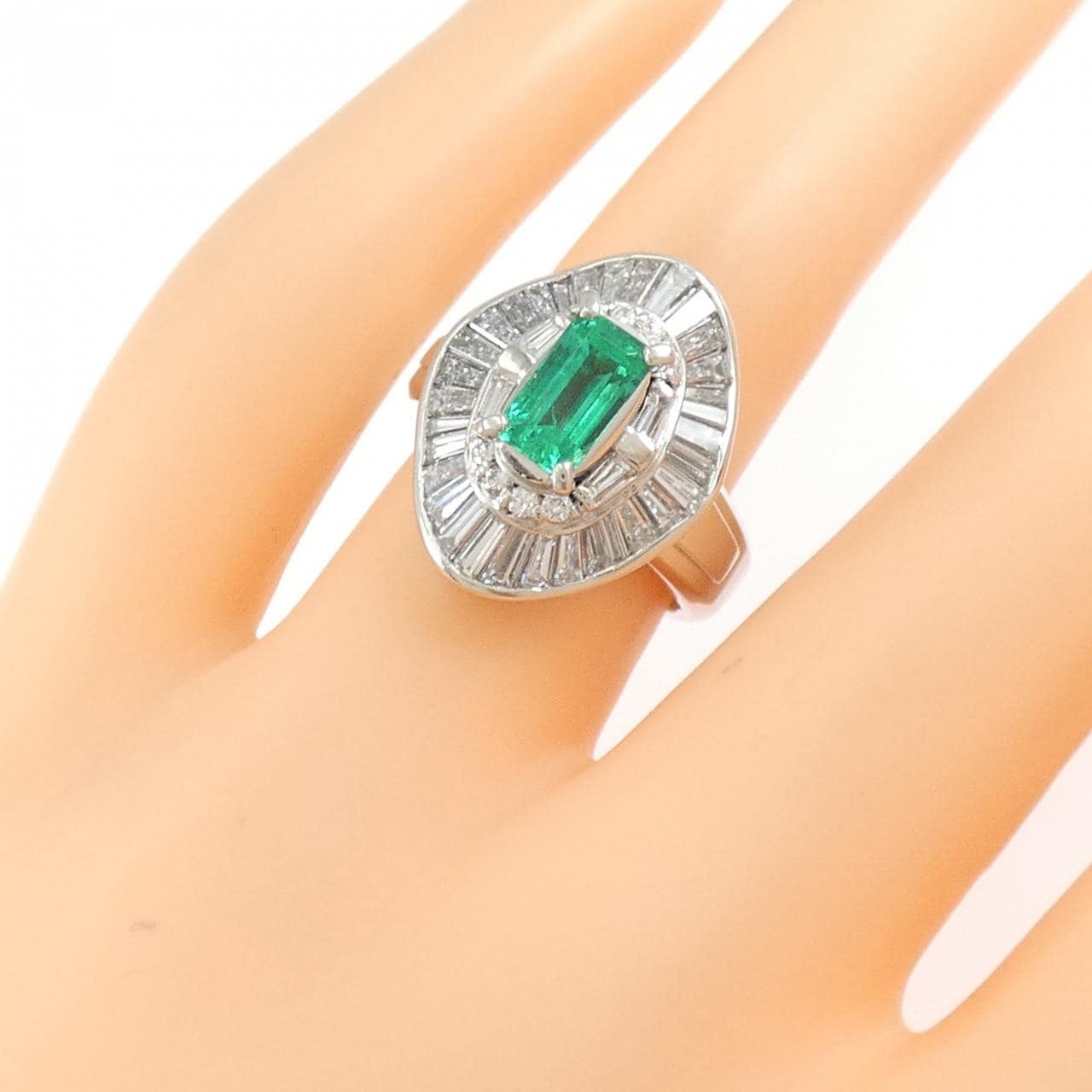 PT900 エメラルド リング 0.98CT