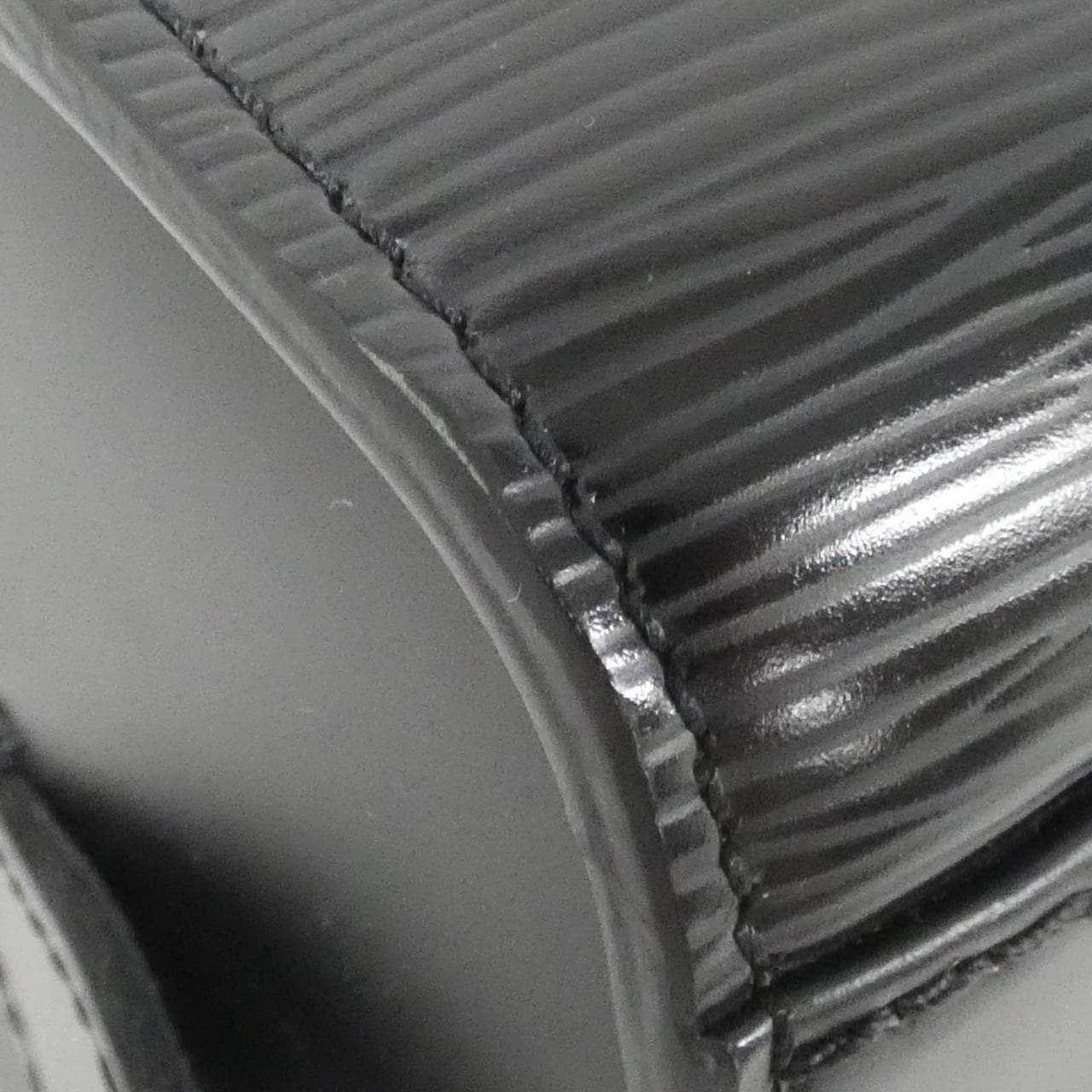 ルイヴィトン エピ ポンヌフ PM M59072 バッグ