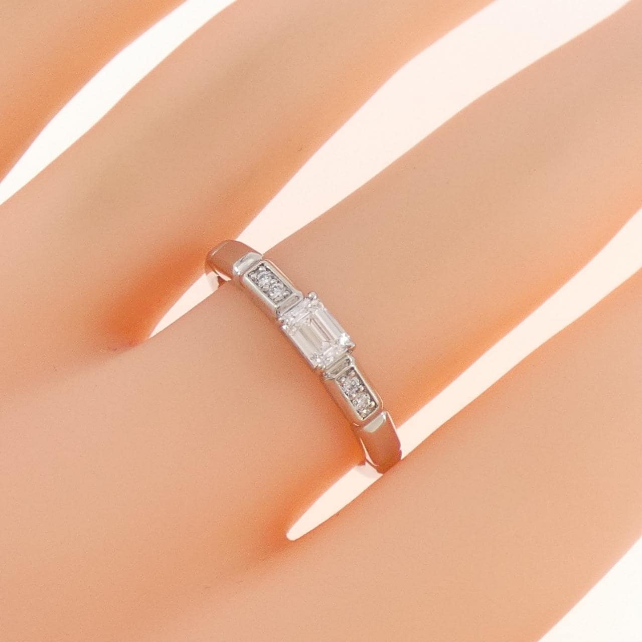 ジーエスティービー ダイヤモンド リング 0.34CT