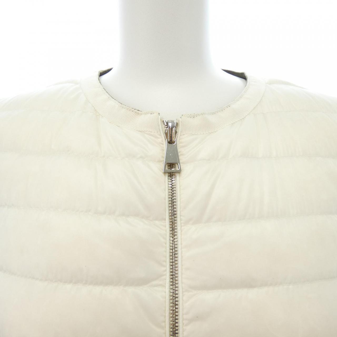 モンクレール MONCLER ダウンジャケット