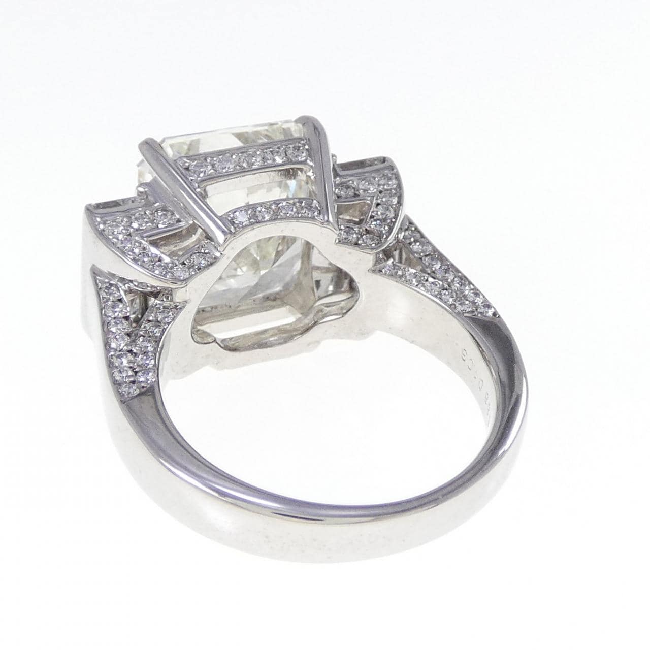 K18WG ダイヤモンド リング 6.88CT M SI1 ファンシーカット