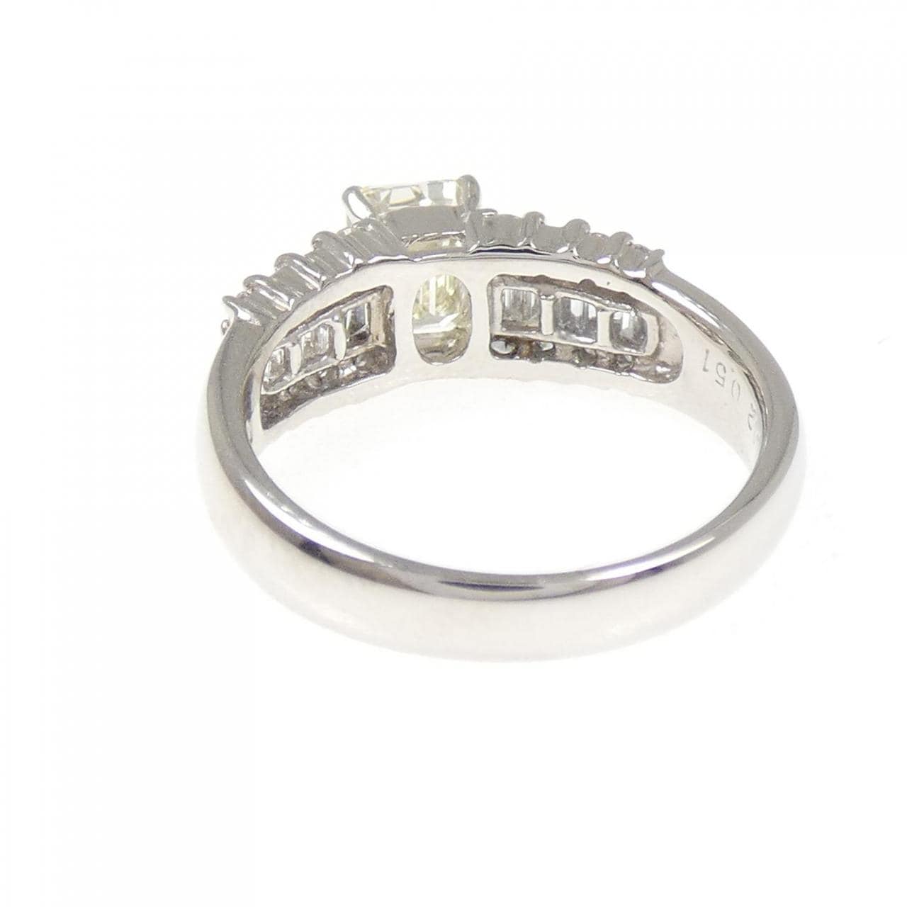 PT900 ダイヤモンド リング 1.012CT M VS2 エメラルドカット
