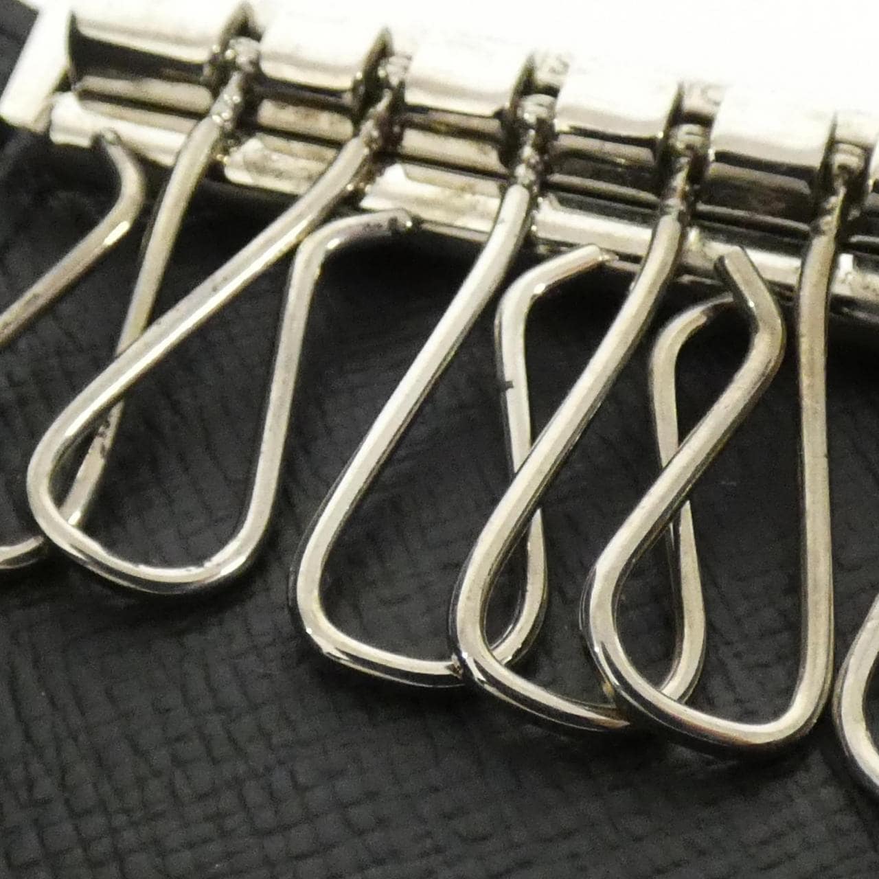 ルイヴィトン モノグラム エクリプス ミュルティクレ M82603 キーケース