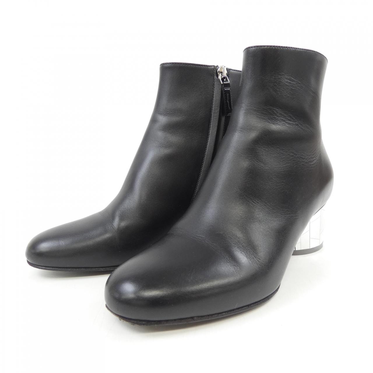 サルヴァトーレフェラガモ SALVATORE FERRAGAMO ブーツ