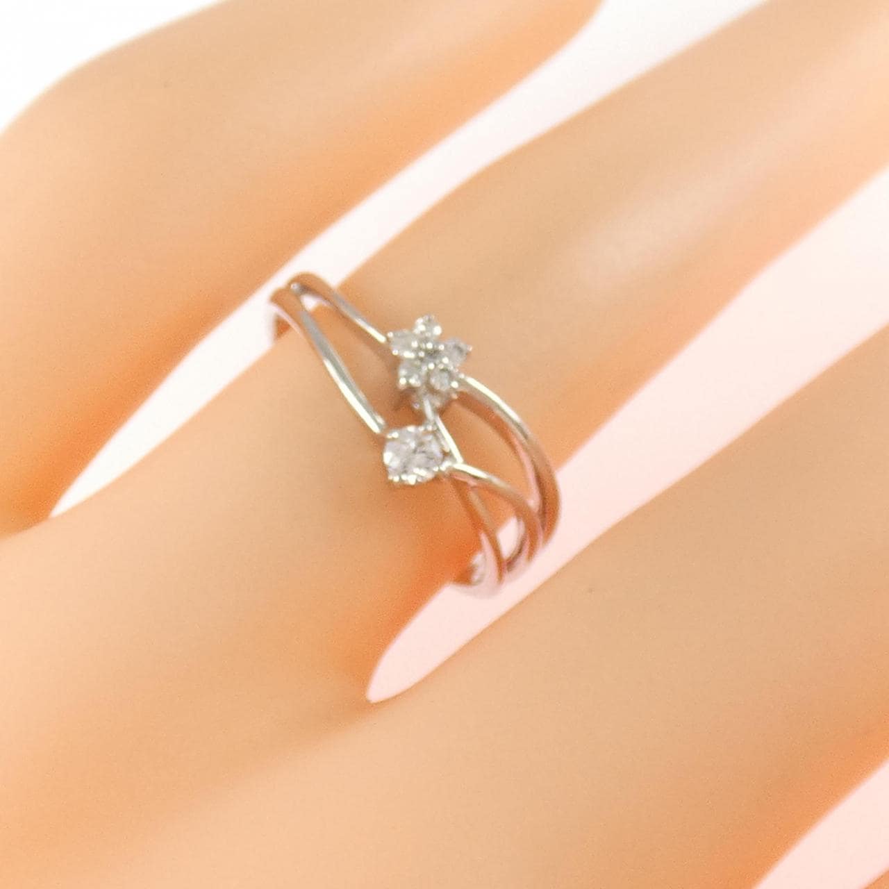 K18WG フラワー ダイヤモンド リング 0.06CT