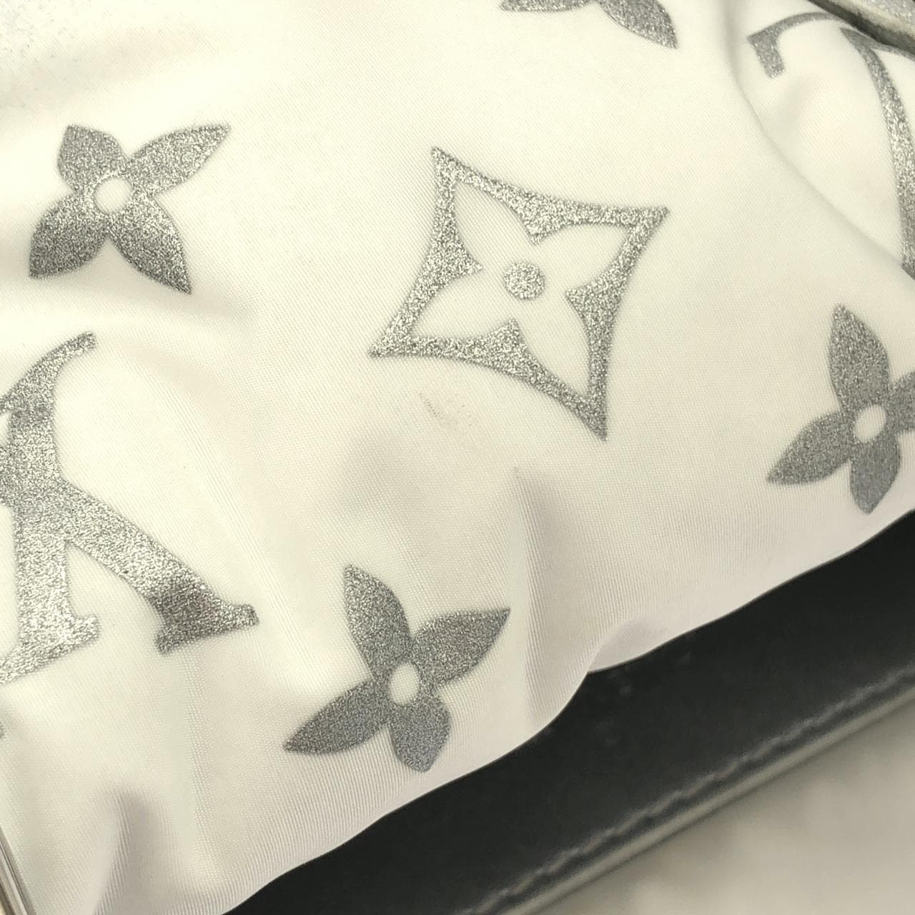 ルイヴィトン モノグラム ナイロン(LV SKI) オンザゴー MM M11847 バッグ