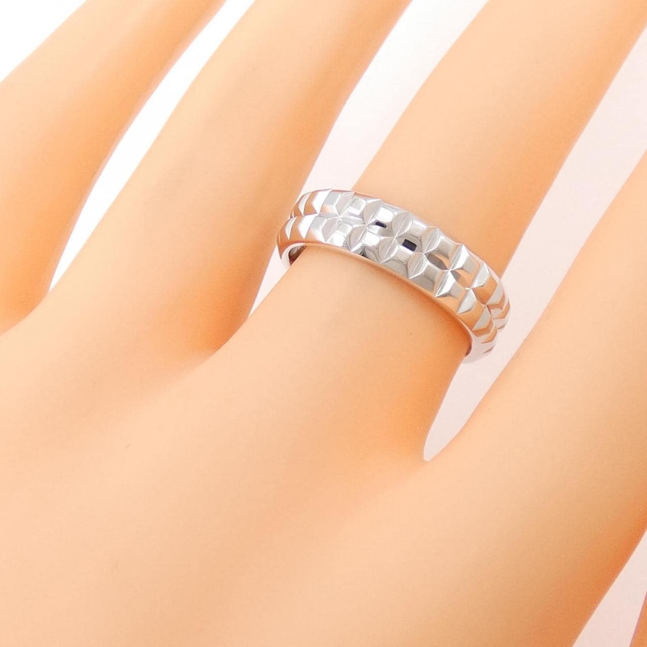 Boucheron钻石尖角戒指