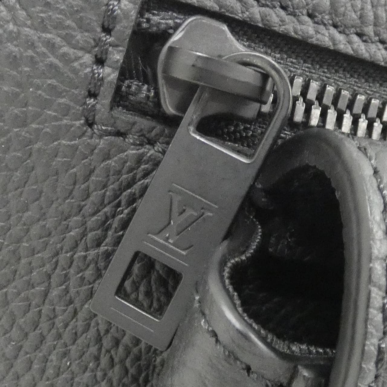 LOUIS VUITTON LV Aerogram Takeoff Sling M57081 单肩包