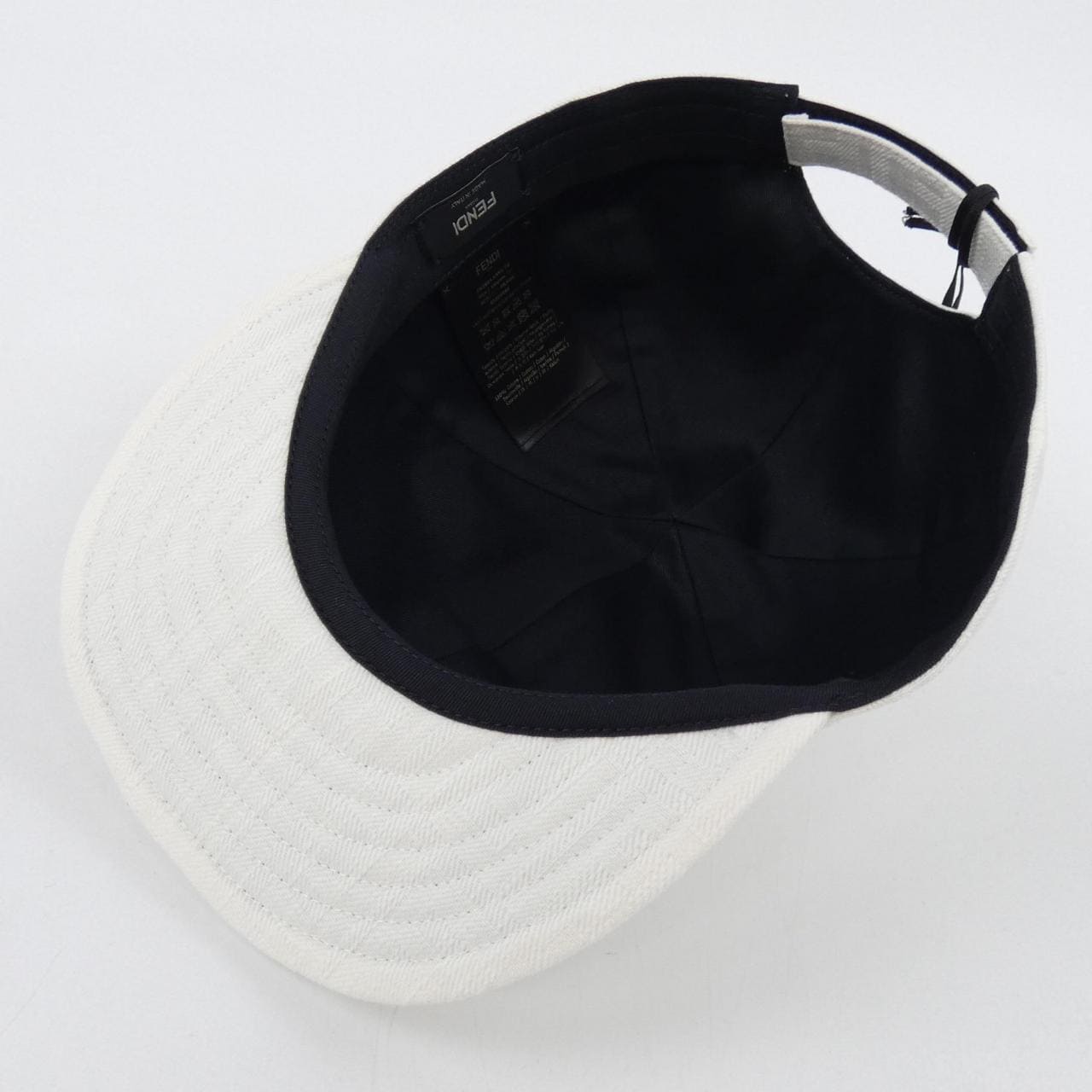 フェンディ FENDI FXQ964 AN9U キャップ