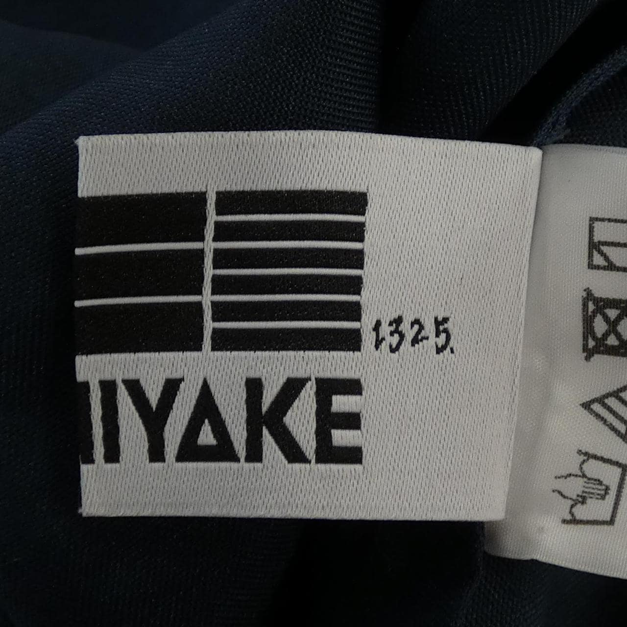 イッセイミヤケ ISSEY MIYAKE IL81FF544 パンツ