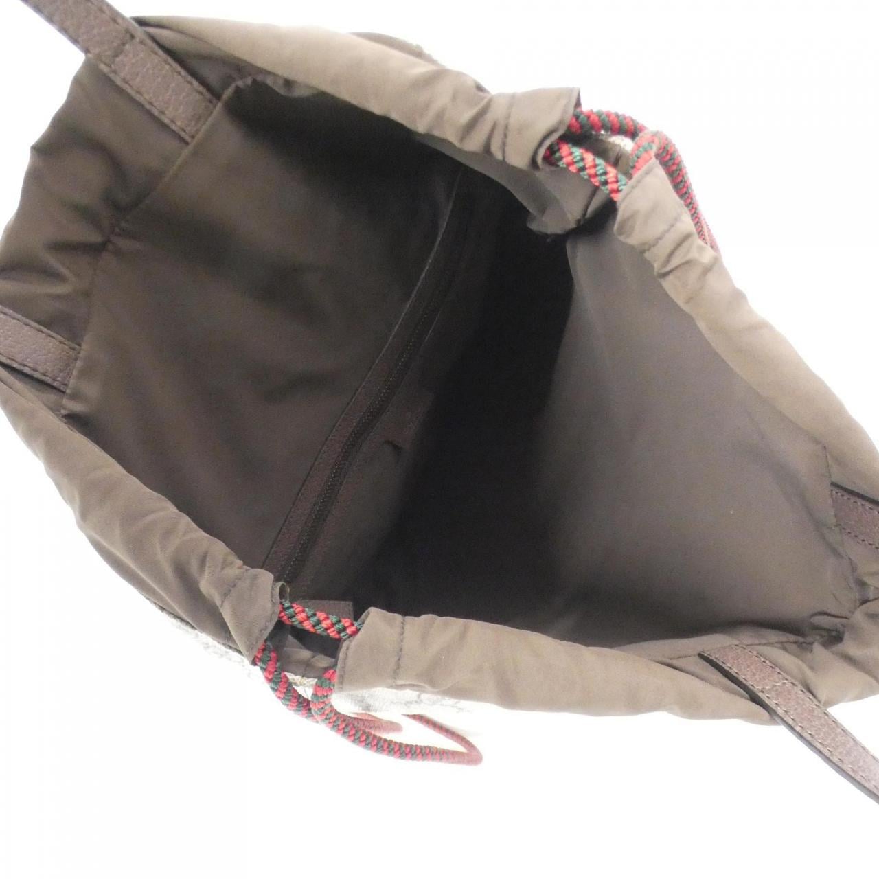 Gucci 473872 K9RKT双肩包