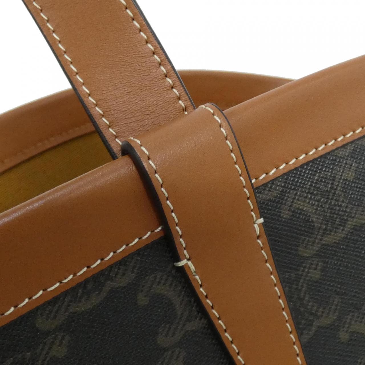 セリーヌ ミディアム クーファン 196952EGG バッグ