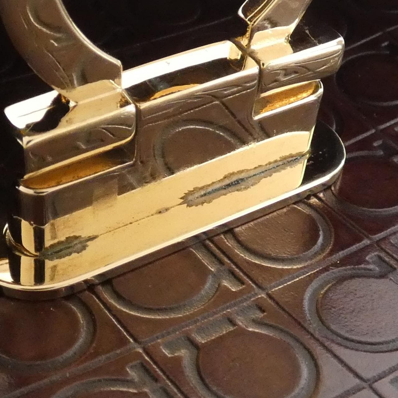 サルヴァトーレフェラガモ バッグ